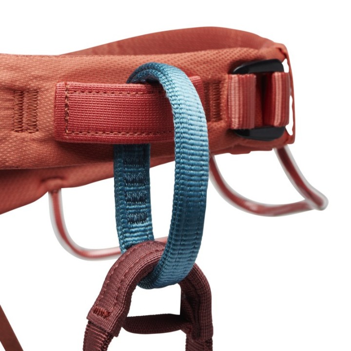 Black Diamond Women’s Momentum – a lightweight, comfortable and versatile women's climbing harness with Dual Core Construction™
